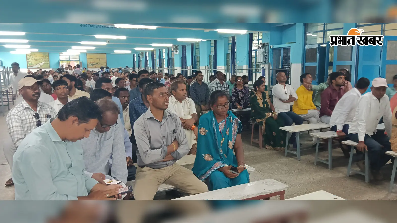 35-40 हजार का मोबाइल नहीं, बच्चों को दो हजार की किताबें दिलाएं : शिक्षक