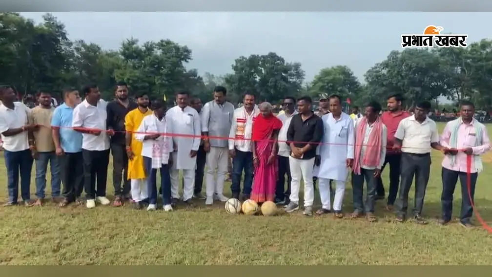 लावालौंग में रामदेव मेमोरियल फुटबॉल टूर्नामेंट शुरू, 32 टीमें दिखाएंगी दम,विजेता को 51 हजार