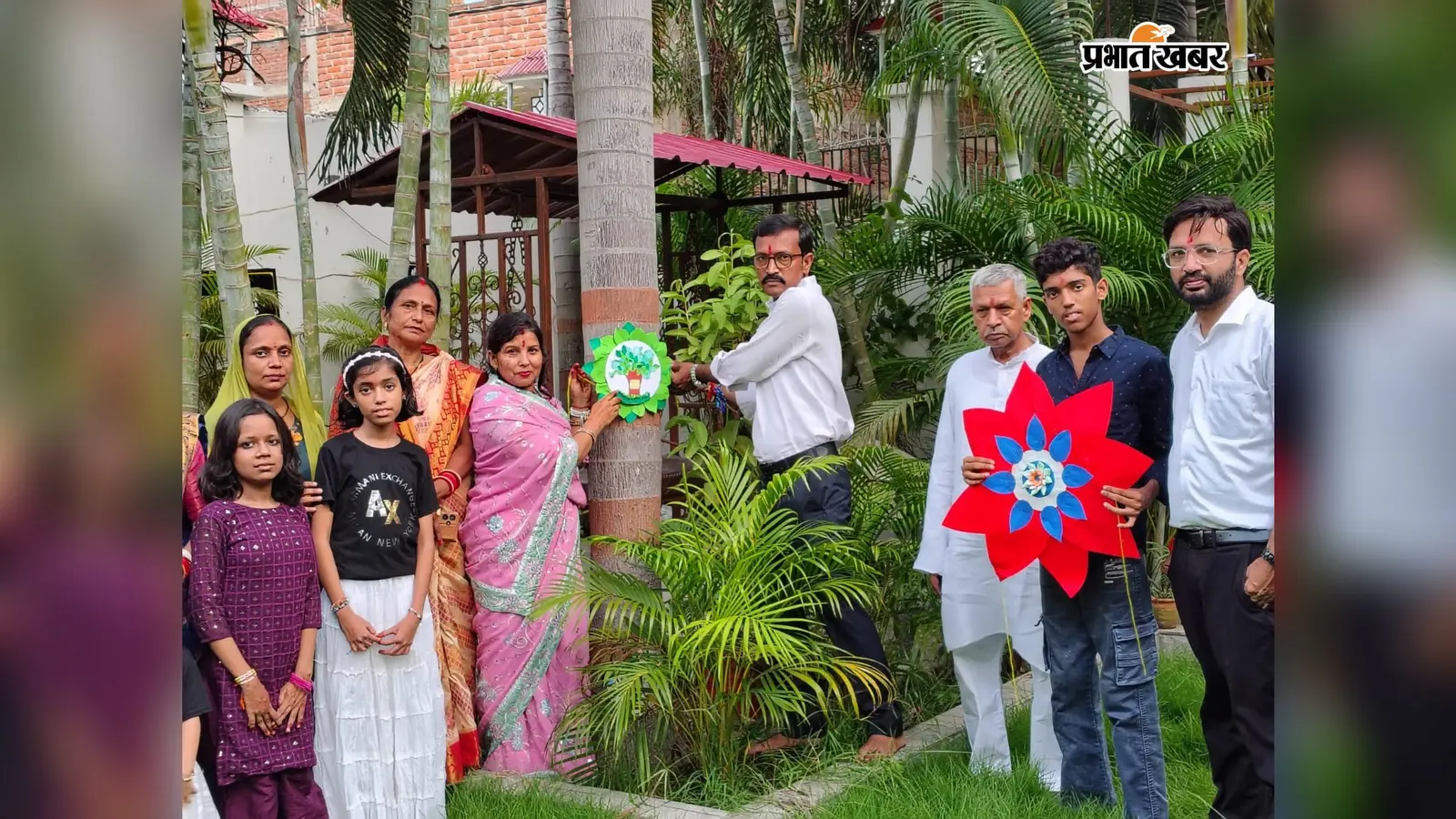 बक्सर में रक्षाबंधन पर पेड़ों की कलाई पर बंधी राखी, पर्यावरण बचाने का लिया संकल्प