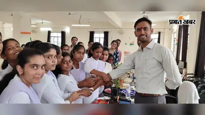 सीवान: रक्षाबंधन पर भैंसाखाल आवासीय विद्यालय पहुंचे DM विजय प्रकाश मीणा, छात्राओं से संवाद कर बंधवाई राखी; दिए जरूरी निर्देश