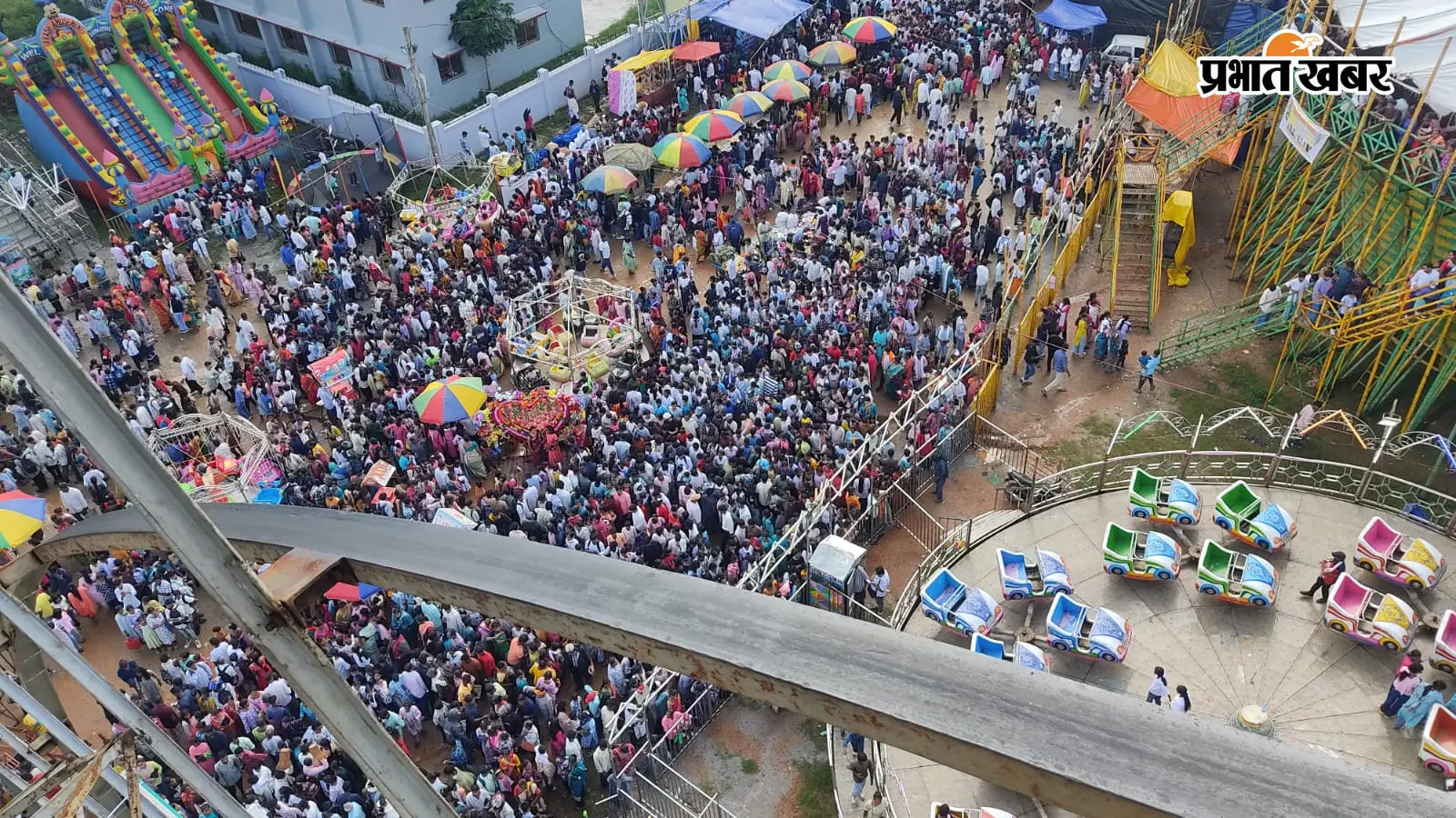 बाबा आम्रेश्वर के दर्शन को उमड़ा जनसैलाब, भीड़ के चलते खूंटी-तोरपा पथ पर बड़े वाहन रोके गये