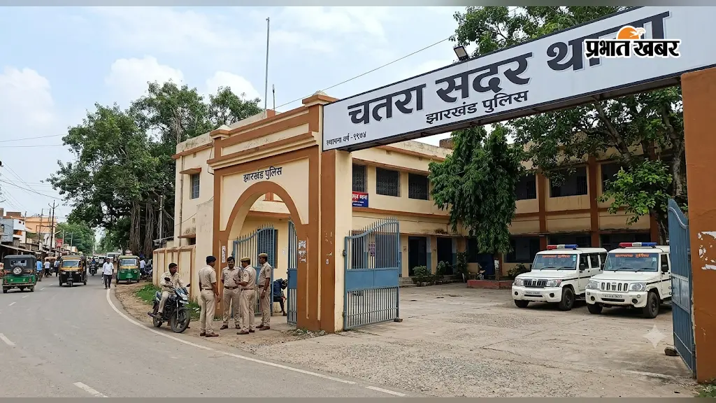 पत्नी से छेड़छाड़ के विरोध पर भाई ने टांगी से किया हमला, युवक घायल
