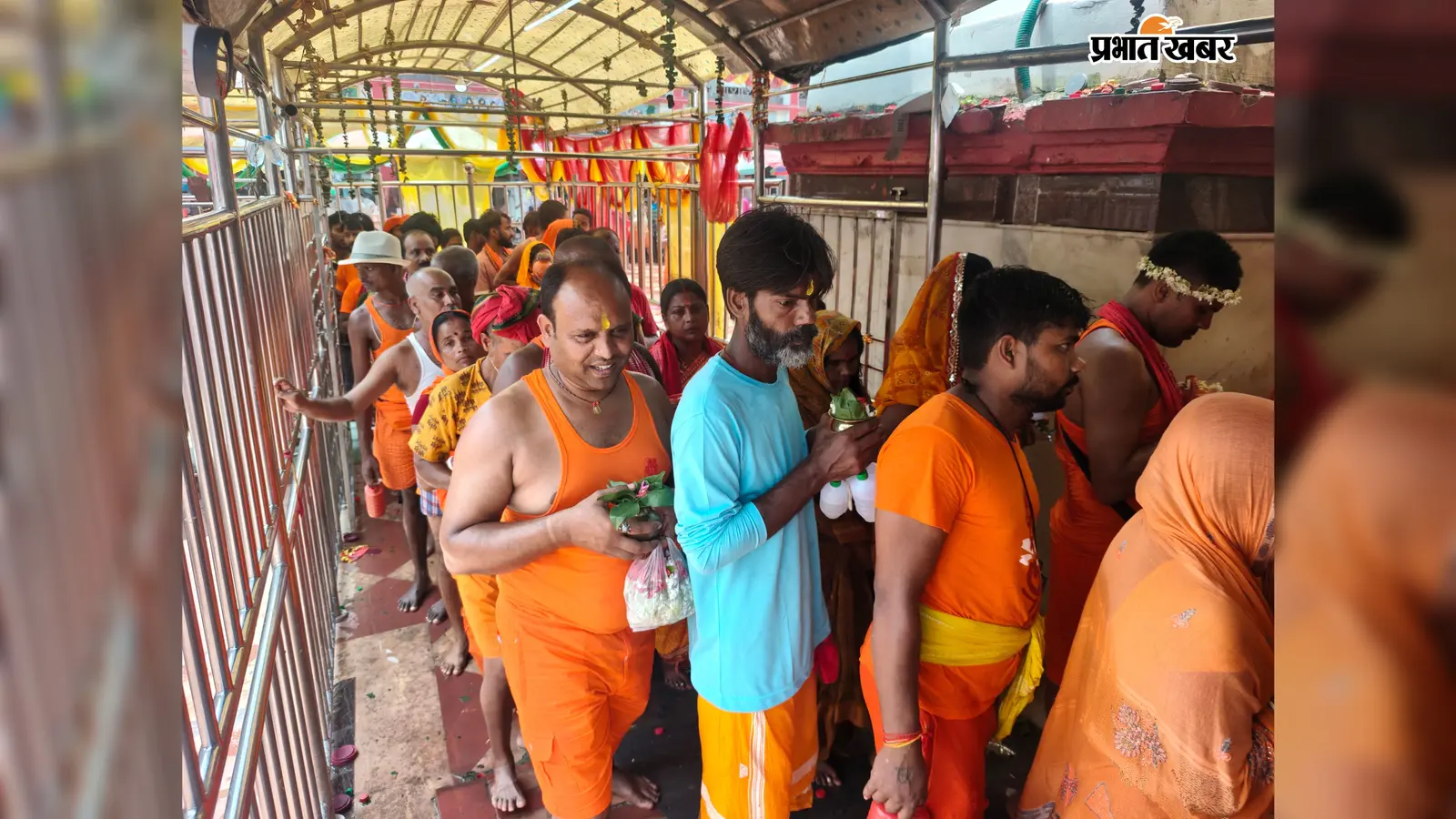 पूर्णिमा पर बाबा फौजदारीनाथ के दरबार में उमड़ा आस्था का सैलाब, 65,725 कांवरियों ने किया जलार्पण
