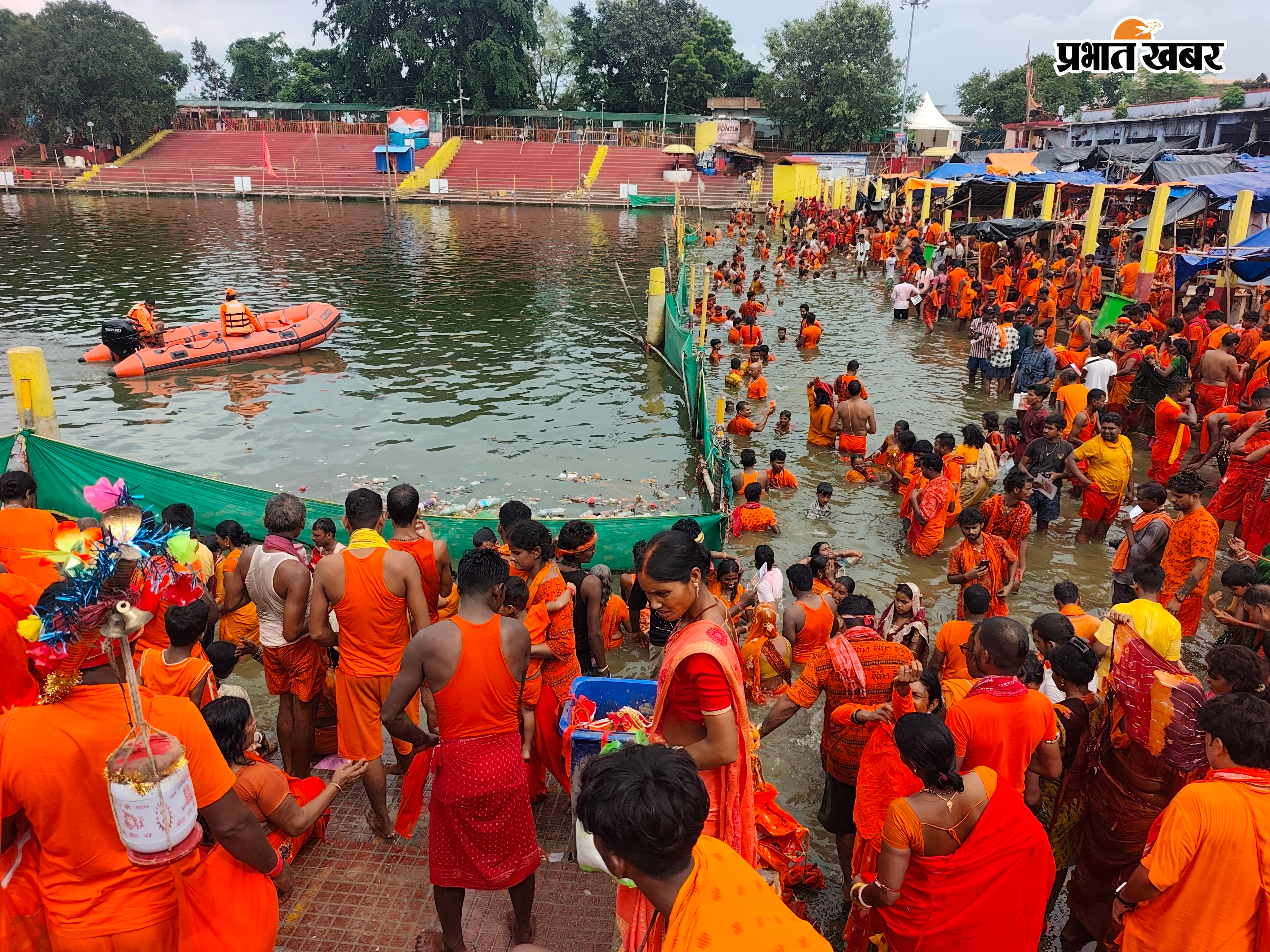 बासुकिनाथ मंदिर में कांवरियों की भीड़, कतारबद्ध श्रद्धालु | Prabhat Khabar Network