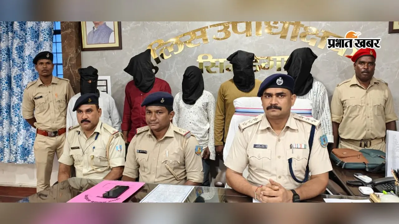 पुलिस को देखते ही जवानों पर कार चढ़ाने की कोशिश, पीछा कर अंतरराज्यीय गांजा तस्करी गिरोह के 5 आरोपी गिरफ्तार