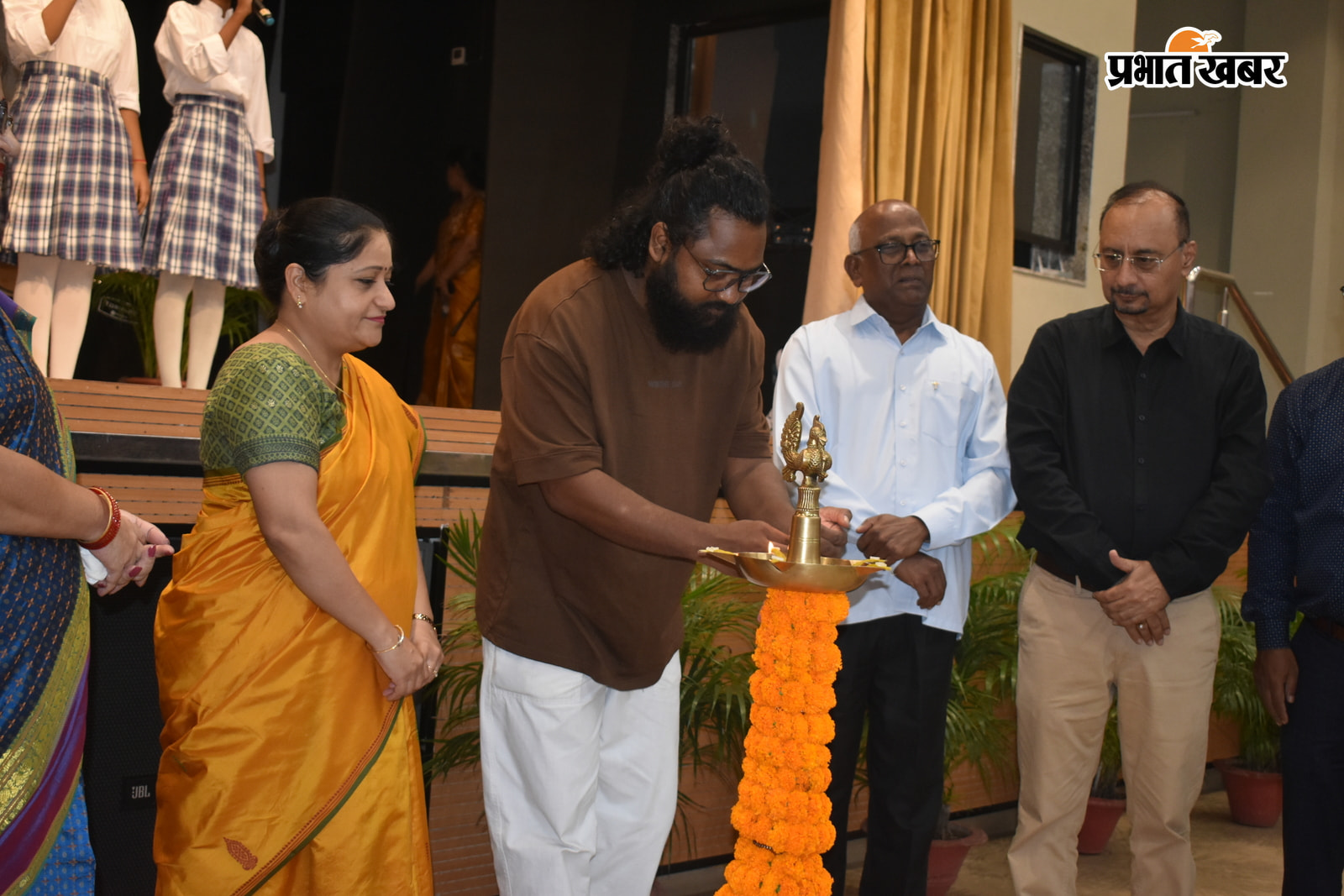 कार्यक्रम का शुभारंभ करते रवि राज मुर्मू.