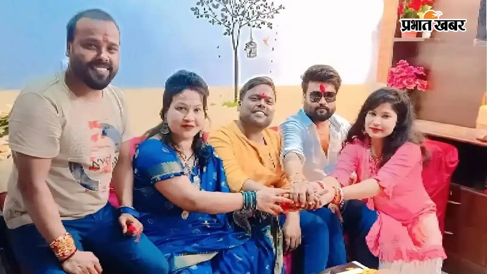 सीवान: भाई के इंतजार में दोपहर तक निर्जला रहीं बहनें, कलाई पर रक्षा सूत्र बांध मांगी लंबी उम्र की दुआ; सेल्फी और पकवानों से सजा पर्व