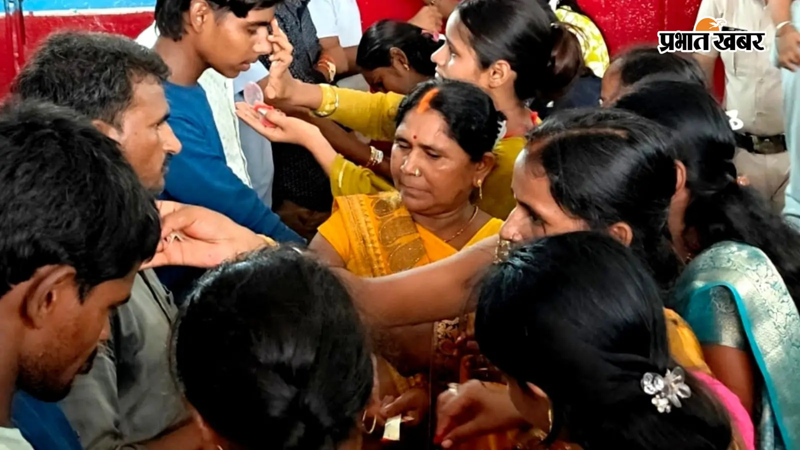 सलाखों के पीछे भी पहुंचा बहनों का प्यार, नवादा जेल में 600 भाइयों की कलाई पर सजी राखी