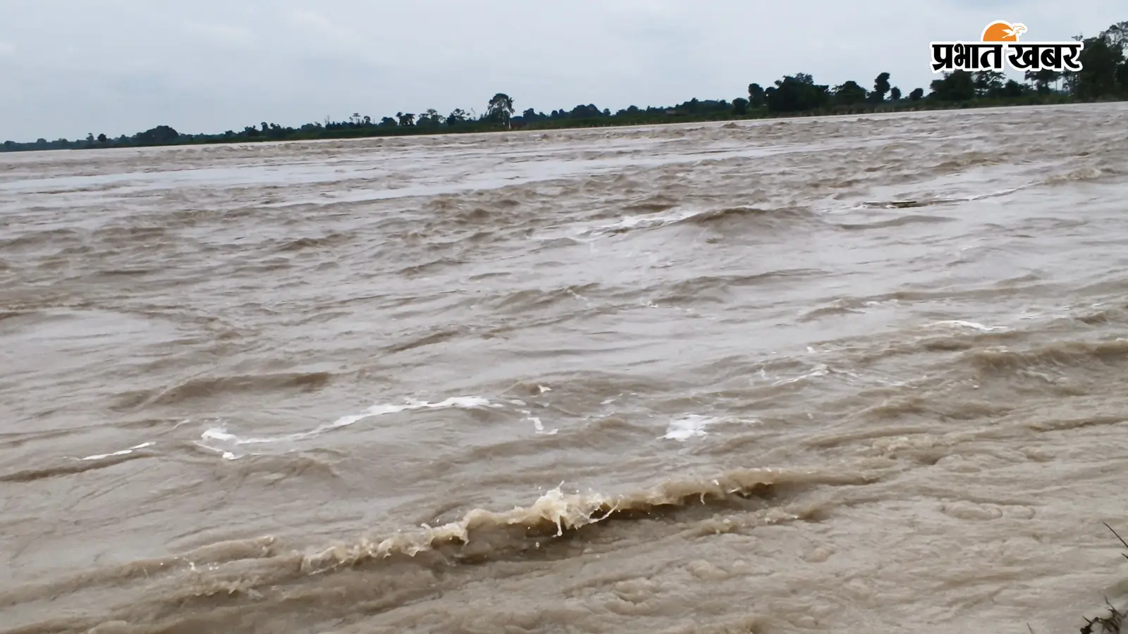 कोसी अलर्ट: बराहक्षेत्र में 4 घंटे में 13 हजार क्यूसेक बढ़ा जलस्तर, बराज के 16 फाटक खुले