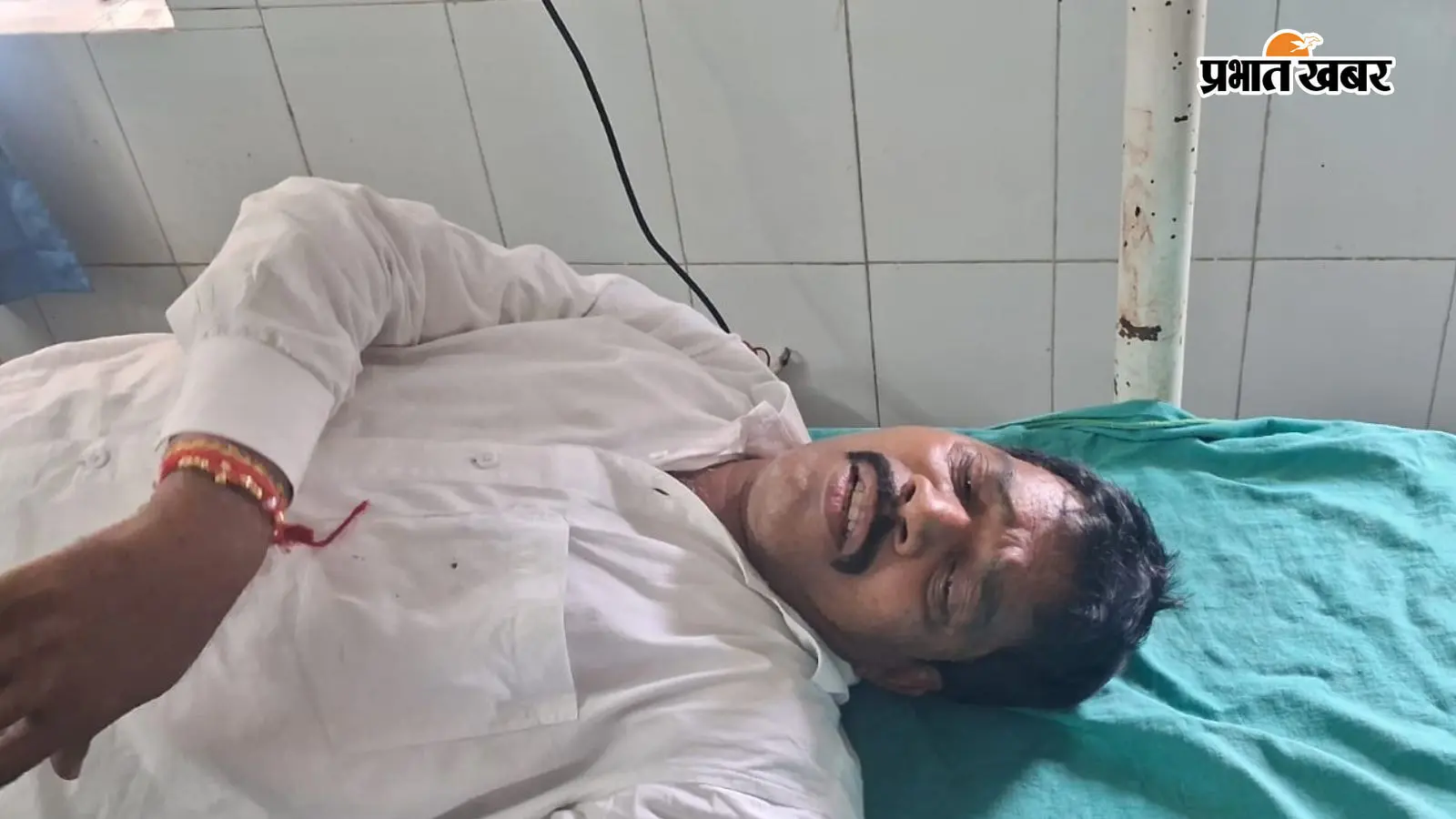 दो मोटरसाइकिलों की आमने-सामने टक्कर, महिला समेत दो गंभीर रुप से घायल