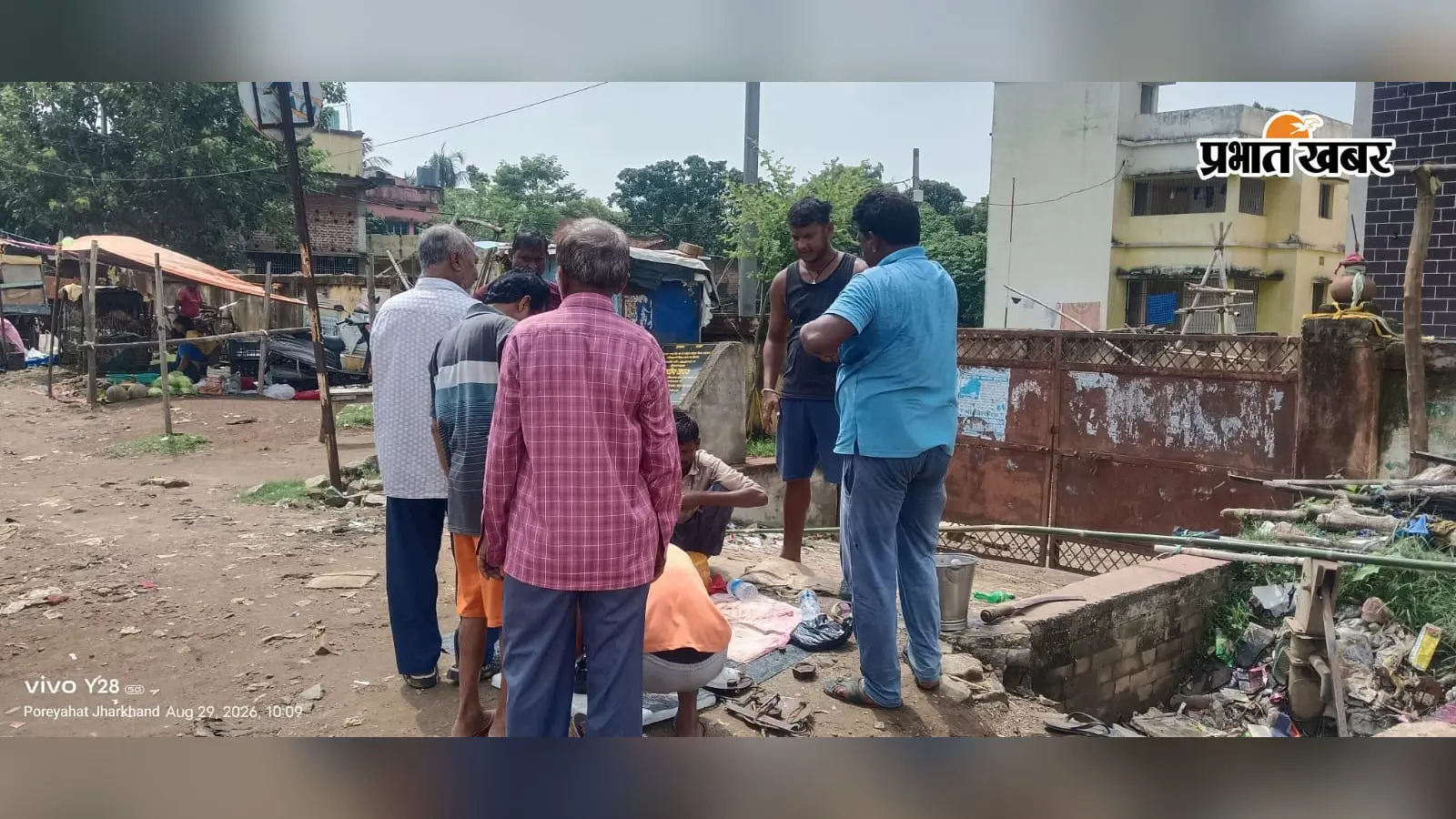 सावन खत्म होते ही बदल गया बाजार का मिजाज: पोड़ैयाहाट में मीट-मछली की दुकानों पर उमड़ी भीड़