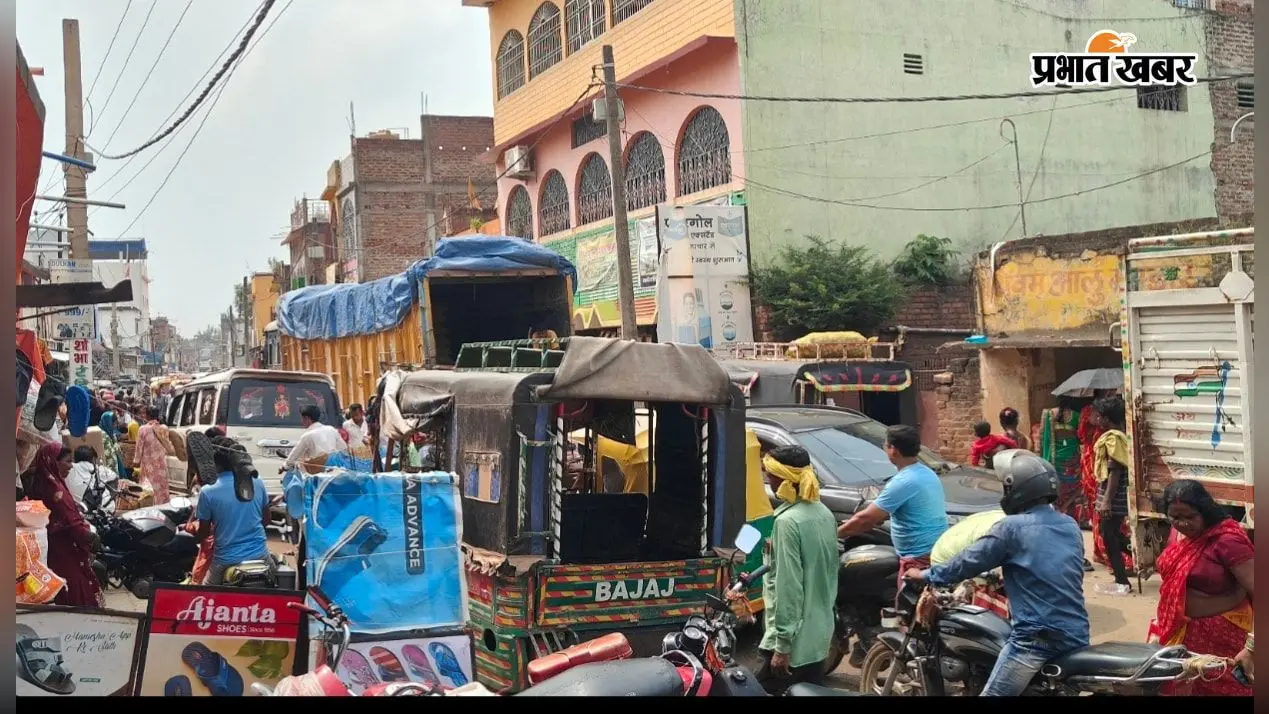जमुई: सोनो की मुख्य सड़क पर अतिक्रमण और अवैध पार्किंग का 'महाजाम'! चंद मीटर की दूरी तय करने में छूट रहे पसीने