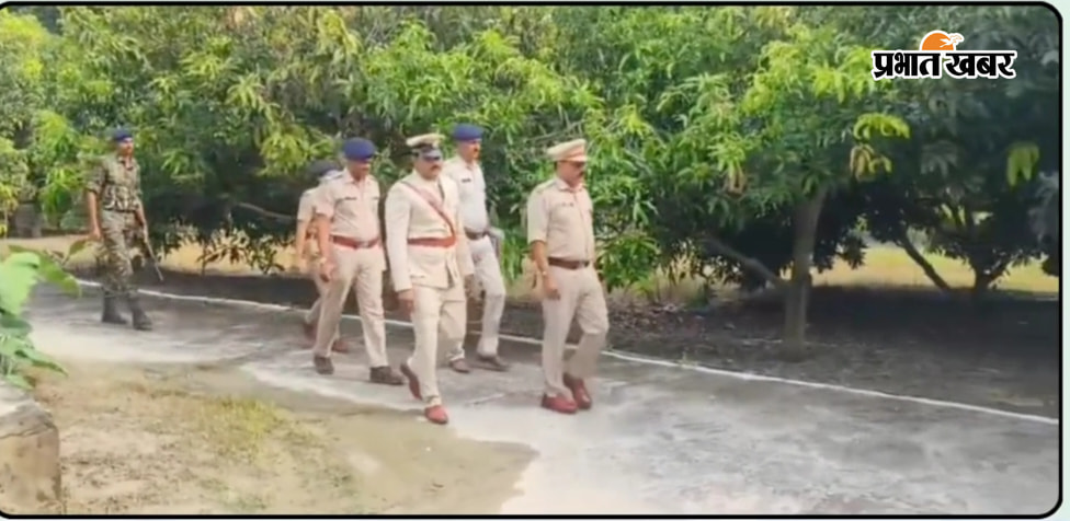 थाना परिसर का जायजा लेते एसपी राजेश कुमार | Prabhat Khabar Network