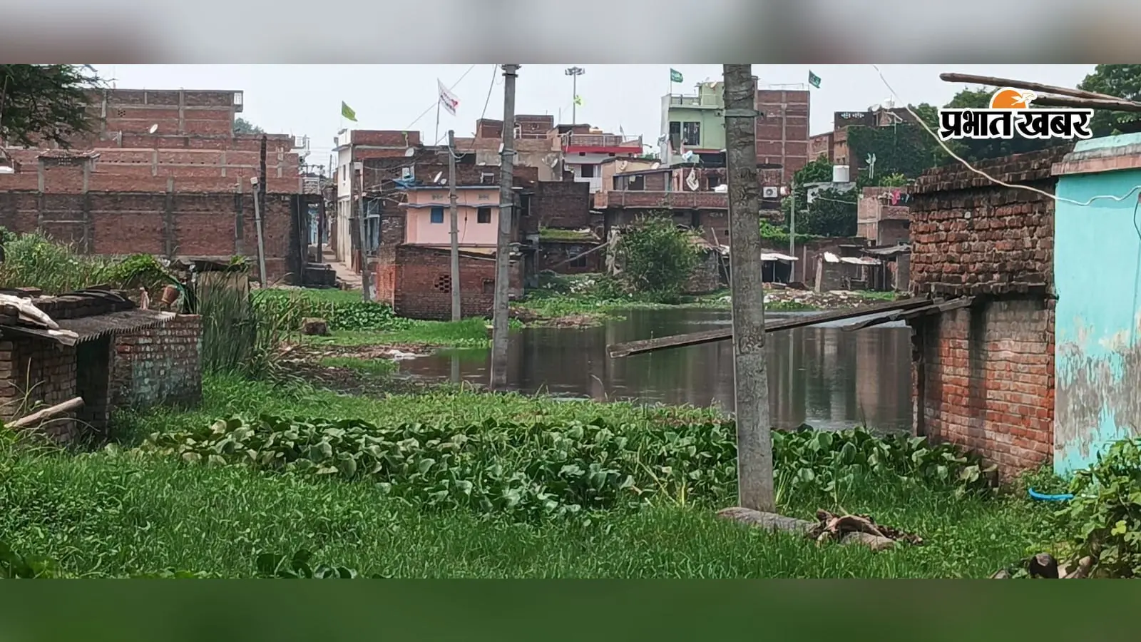 सारण : एक सप्ताह का आश्वासन, 10 दिन बाद भी नहीं खुला रास्ता, पांच साल से जलजमाव झेल रहे मांझी के लोग