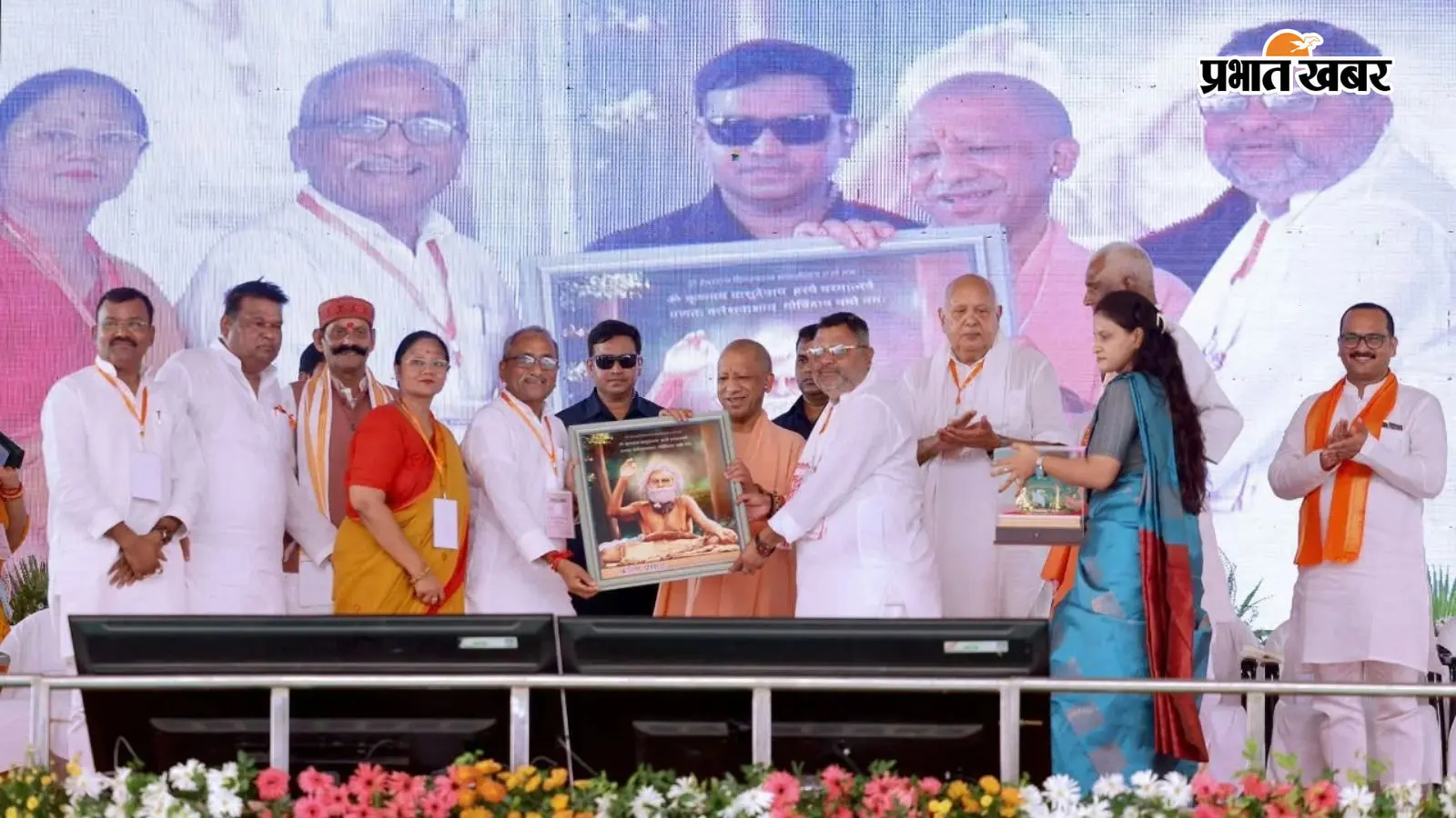 200 करोड़ की लागत और 864 करोड़ खर्च, देवरिया में सीएम योगी ने खोला JPNIC का राज, फिर 'बबुआ' पर कसा तंज