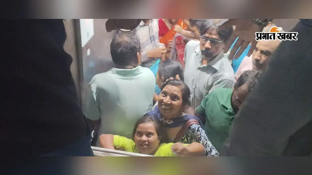 ये अस्पताल ही है बीमार..लिफ्ट में फंसे मरीजों की अटकी जान, कई देर बाद हुआ रेसक्यू