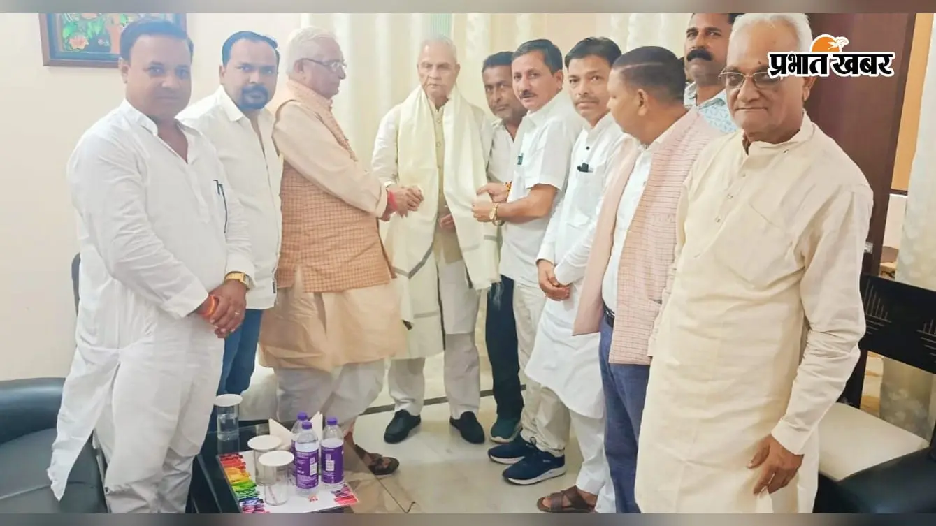 सारण में उपमुख्यमंत्री विजेंद्र प्रसाद यादव से मिले जदयू कार्यकर्ता, बाढ़ और विकास के मुद्दों पर हुई चर्चा