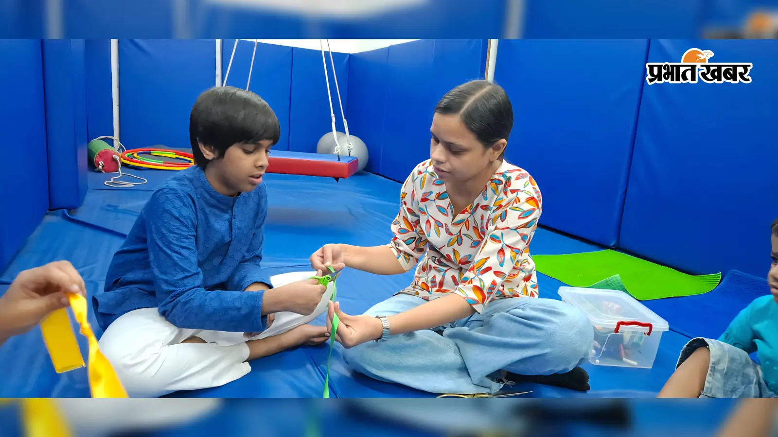 रोहतास में रक्षाबंधन पर खास पहल, ऑटिज्म से प्रभावित बच्चों ने खुद बनाई राखियां और बांटा स्नेह