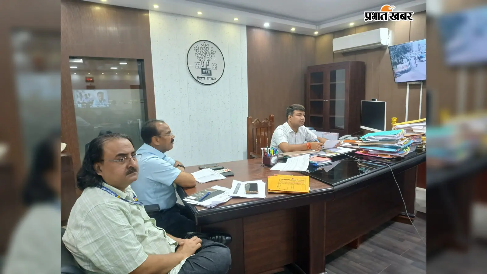 सासाराम में राजस्व मामलों पर DM सख्त, दाखिल-खारिज और जमाबंदी के लंबित मामलों का होगा त्वरित निपटारा
