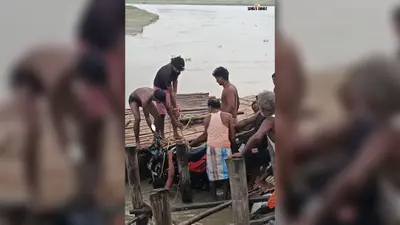 रेतुआ नदी पार करने के दौरान बड़ा हादसा टला, बाइक समेत नदी में गिरा चालक
