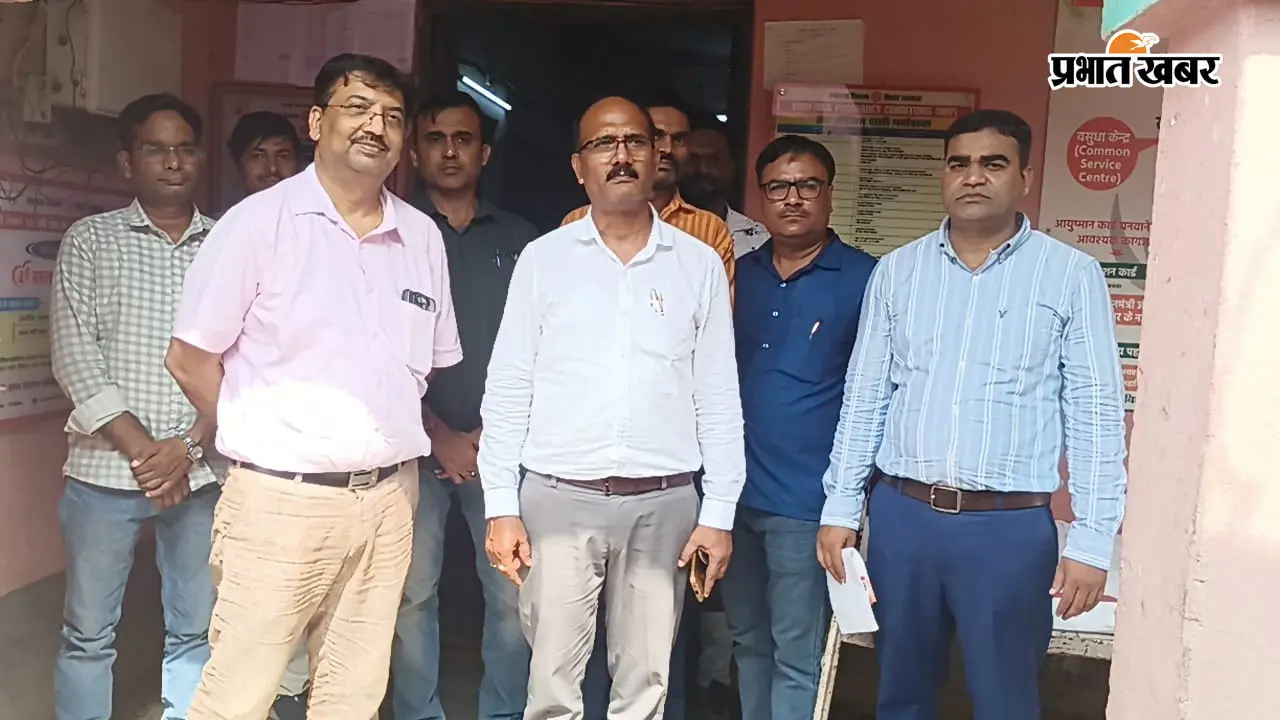 बक्सर में DM के निर्देश पर केसठ PHC का औचक निरीक्षण, सभी डॉक्टर और स्वास्थ्यकर्मी मिले उपस्थित