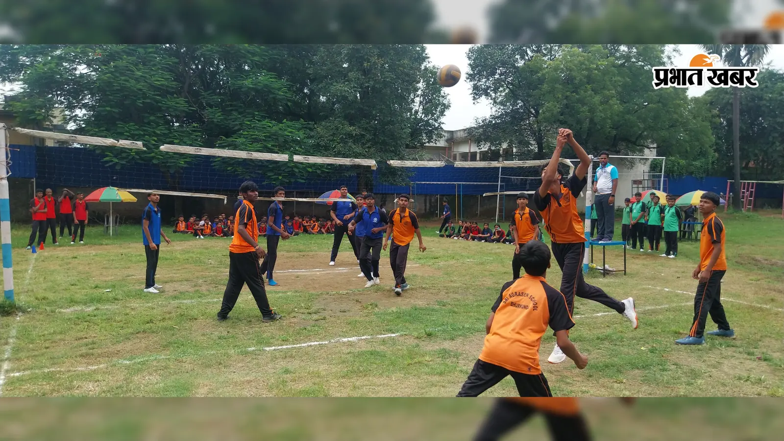 भुरकुंडा के श्री अग्रसेन स्कूल में खेल दिवस की धूम, मदर टेरेसा हाउस ने जीता वॉलीबॉल का खिताब