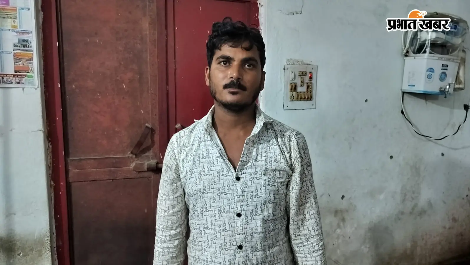 कैमूर: चैनपुर बाजार में पुलिस की बड़ी कार्रवाई, लंबे समय से फरार गैर-जमानतीय वारंटी दीपक कुमार गिरफ्तार