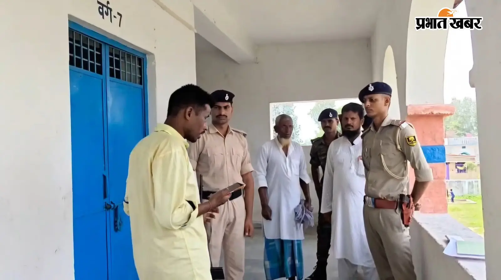 जिस स्कूल में बच्चों की पढ़ाई होती है, वहीं रात में चोरी, आठ पंखे और बिजली के तार ले गए चोर
