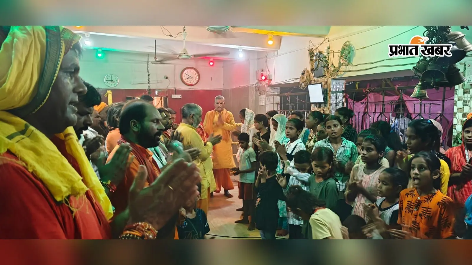 गोपालगंज: बैकुंठपुर के सिंहासिनी धाम में रोज होती है संध्या आरती, भजन-कीर्तन से गूंजता है मंदिर परिसर