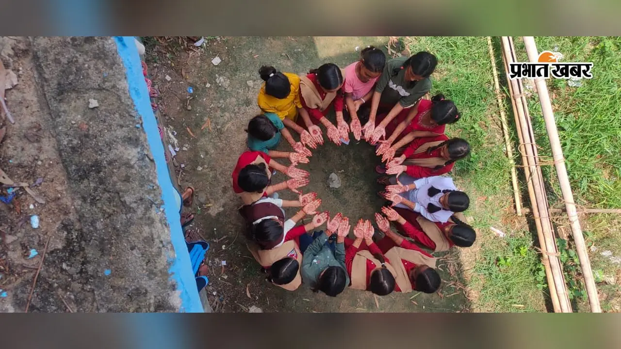 रोहतास: सर्वोदय विद्यालय में अभिभावक-शिक्षक गोष्ठी के साथ मेहंदी प्रतियोगिता, छात्राओं ने दिखाया हुनर