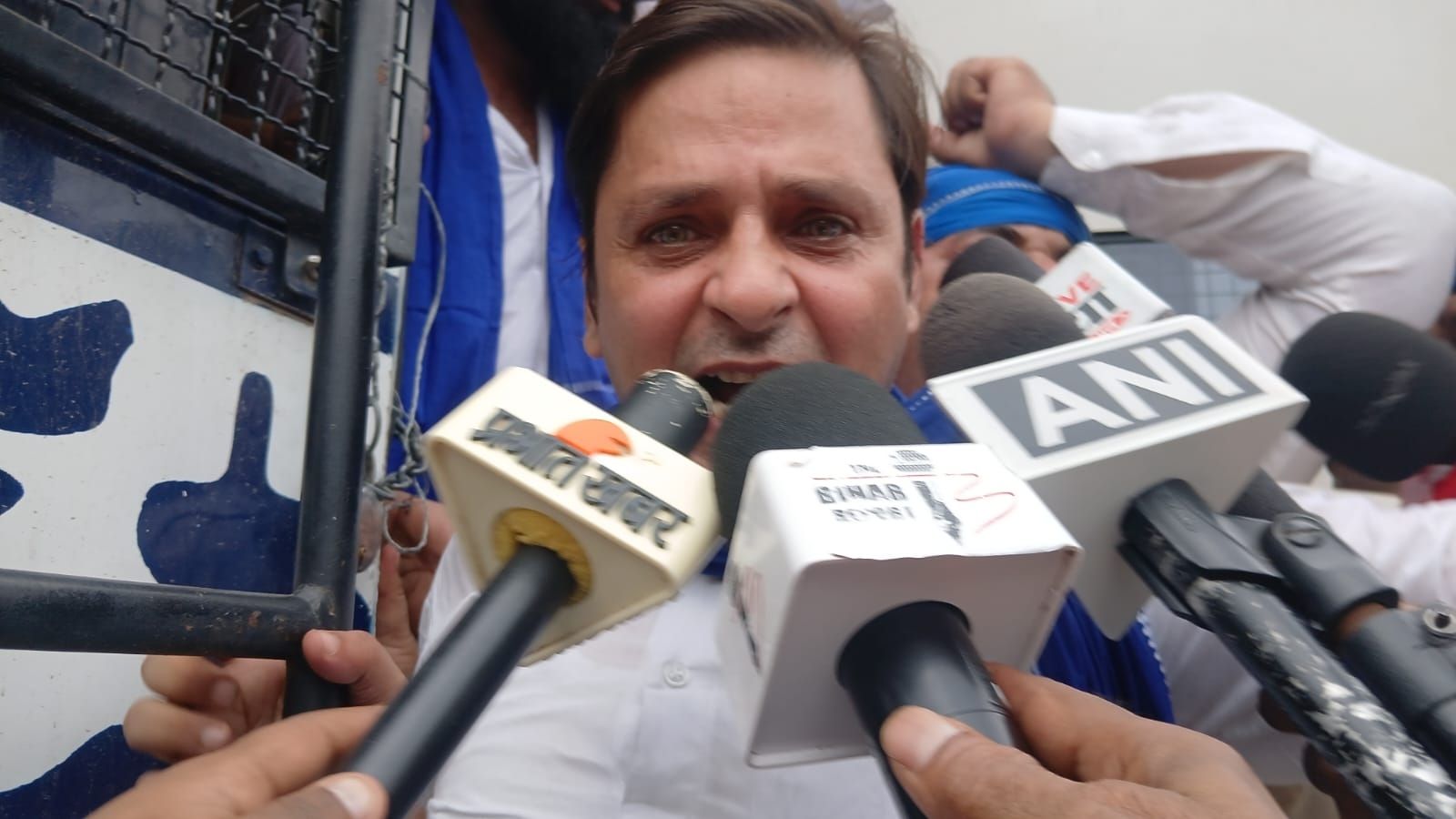 85 प्रतिशत डोमिसाइल नीति लागू करने की मांग