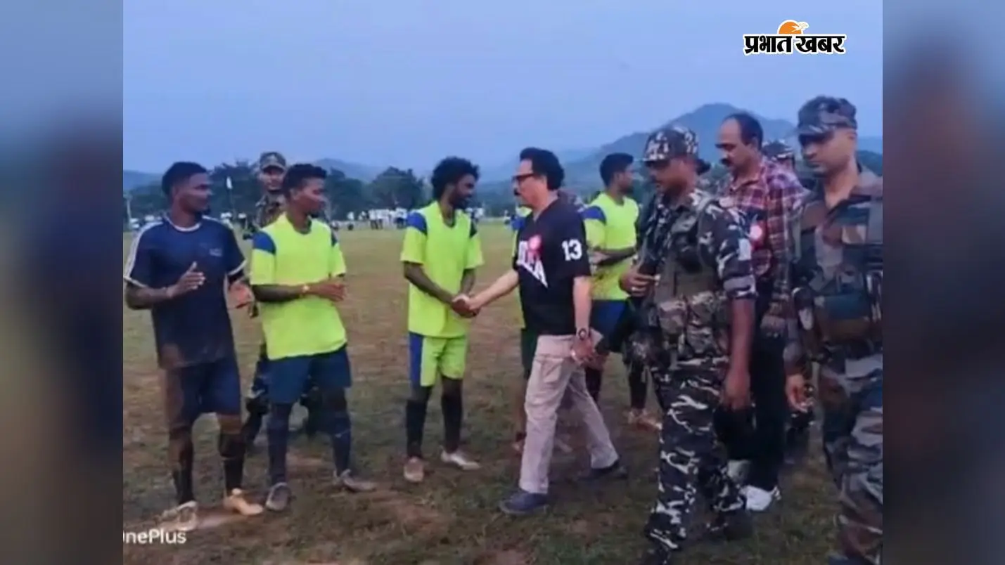 लोहरदगा में फुटबॉल फाइनल का रोमांच, गोरा टोली ने 1-0 से तुसरूकोना को हराकर जीता खिताब