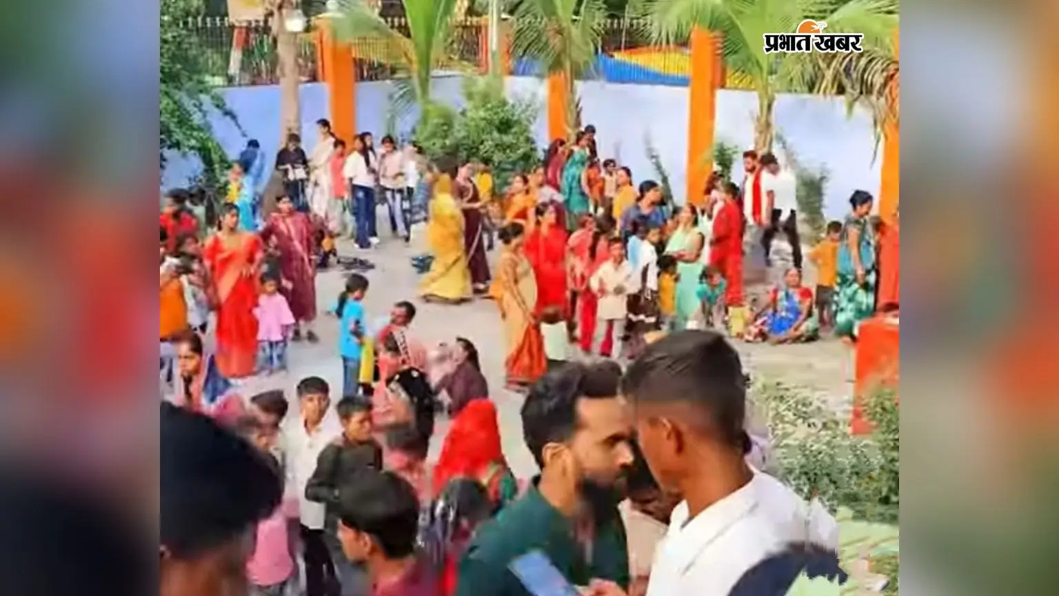 सीवान के बखरी संत मेला में दूसरे दिन भी उमड़ी श्रद्धालुओं की भीड़, भजन-कीर्तन और प्रवचन से भक्तिमय रहा माहौल