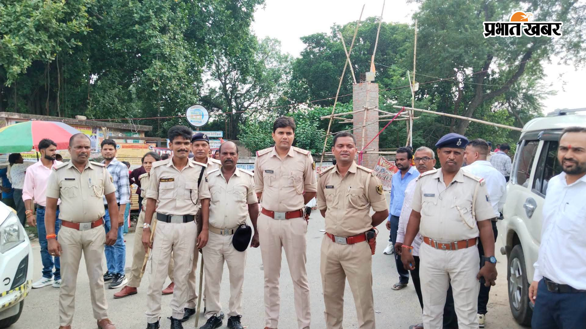 मेला में उमड़ी भीड़ ड्यूटी में तैनात पुलिसकर्मी | Prabhat Khabar Network