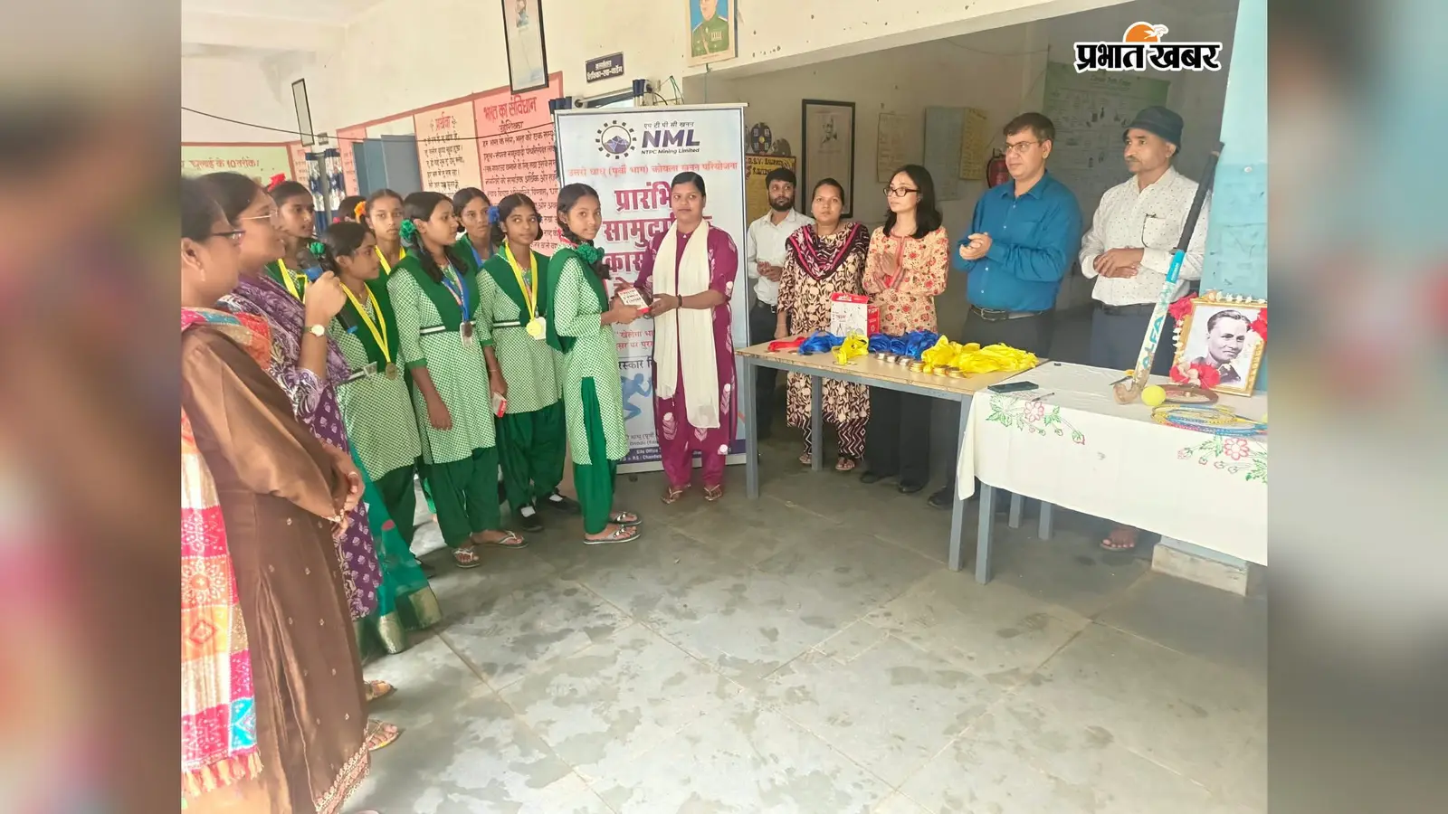 खेल दिवस पर बालूमाथ के विद्यार्थियों को बड़ी सौगात, पुरस्कार के साथ स्कूलों को मिली खेल सामग्री