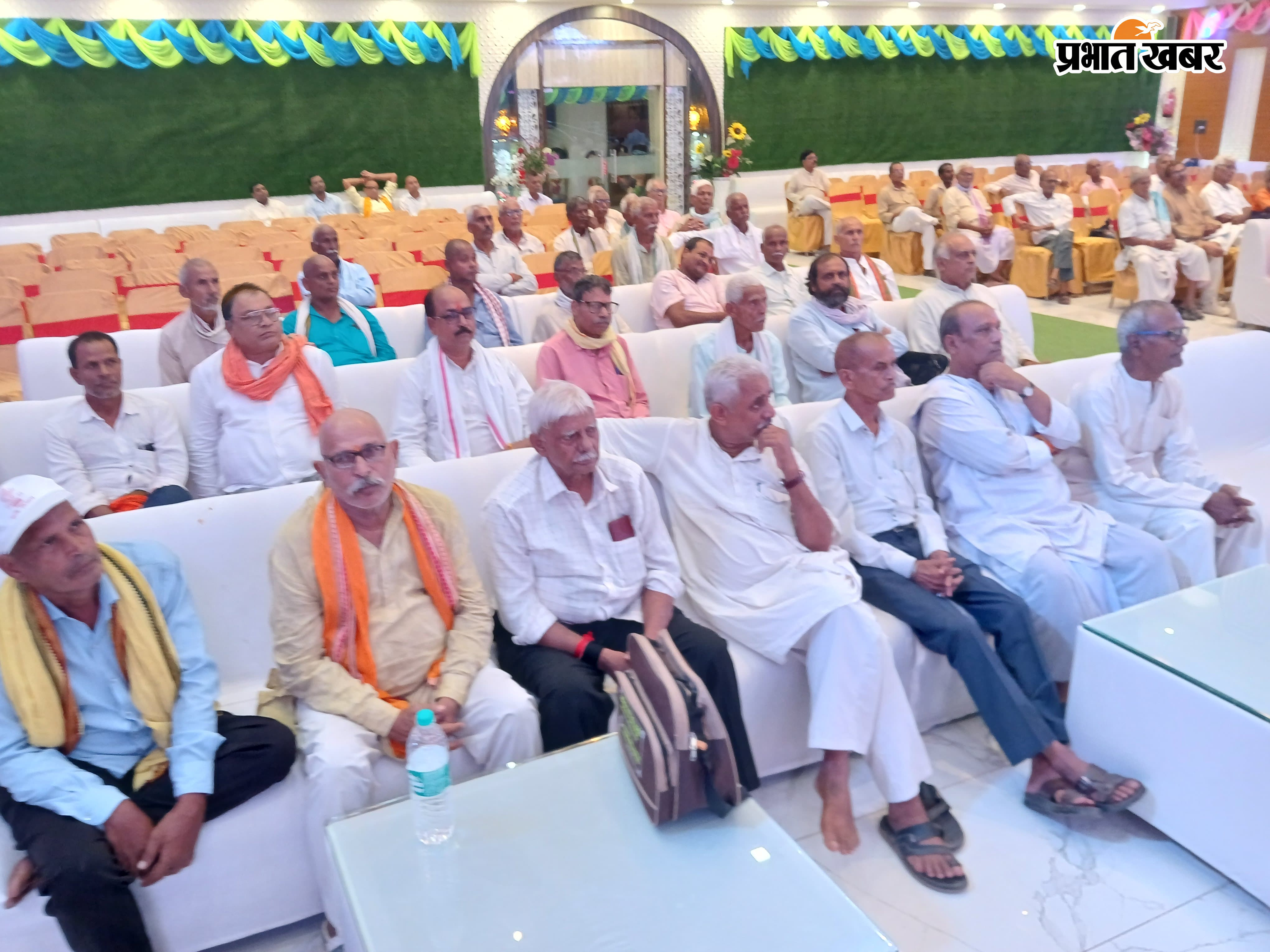 दक्षिण बिहार प्रांत कार्यकारिणी की बैठक में भाग लेते किसान | Prabhat Khabar Network