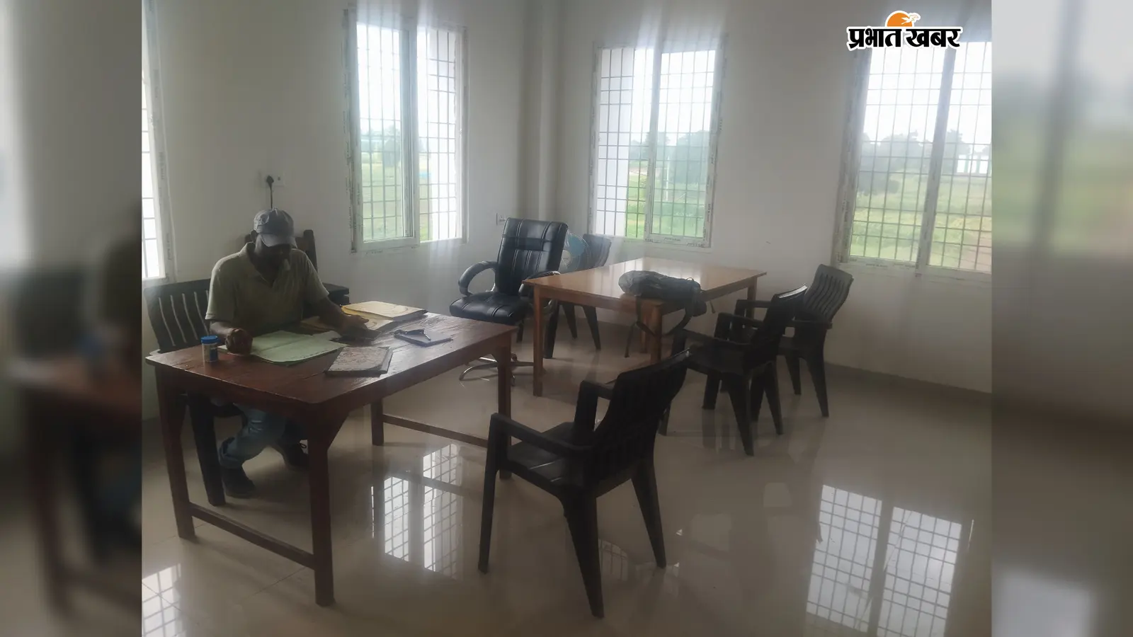 बक्सर में विशेष सर्वे बंदोबस्त शिविर की खुली पोल, 10 बजे खुला कार्यालय लेकिन गायब मिले अधिकारी-कर्मचारी