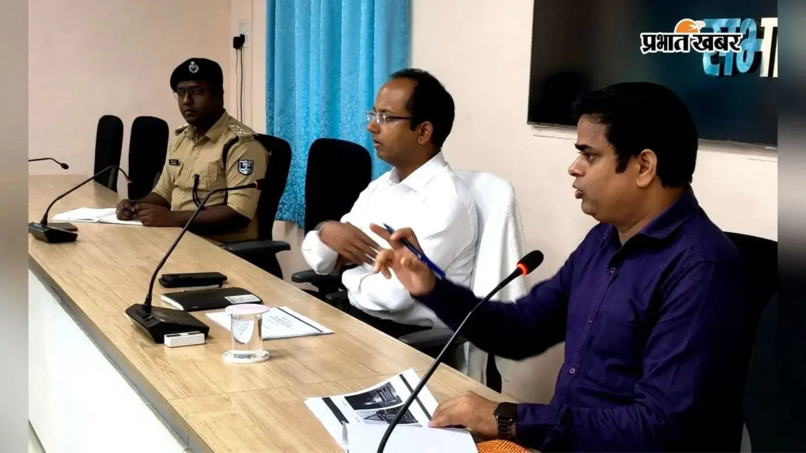 नवादा में सड़क सुरक्षा को लेकर डीएम सख्त, एनएच-20 से हटेगा अतिक्रमण, नियम तोड़ने वालों का कटेगा चालान