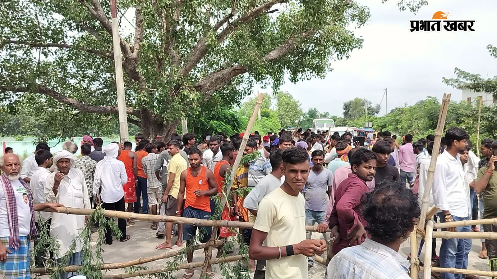 8 दिन में ट्रांसफार्मर बदलने का मिला था भरोसा, 16 दिन बाद भी नहीं बदला तो NH-219 पर उतरे ग्रामीण