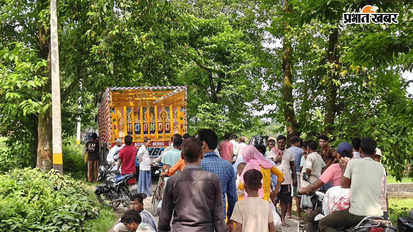बचपन में मां छूटी, 3 साल पहले पिता... अब 22 साल के इकलौते बेटे की भी मौत; पूर्णिया में काल बना बेलगाम ट्रक