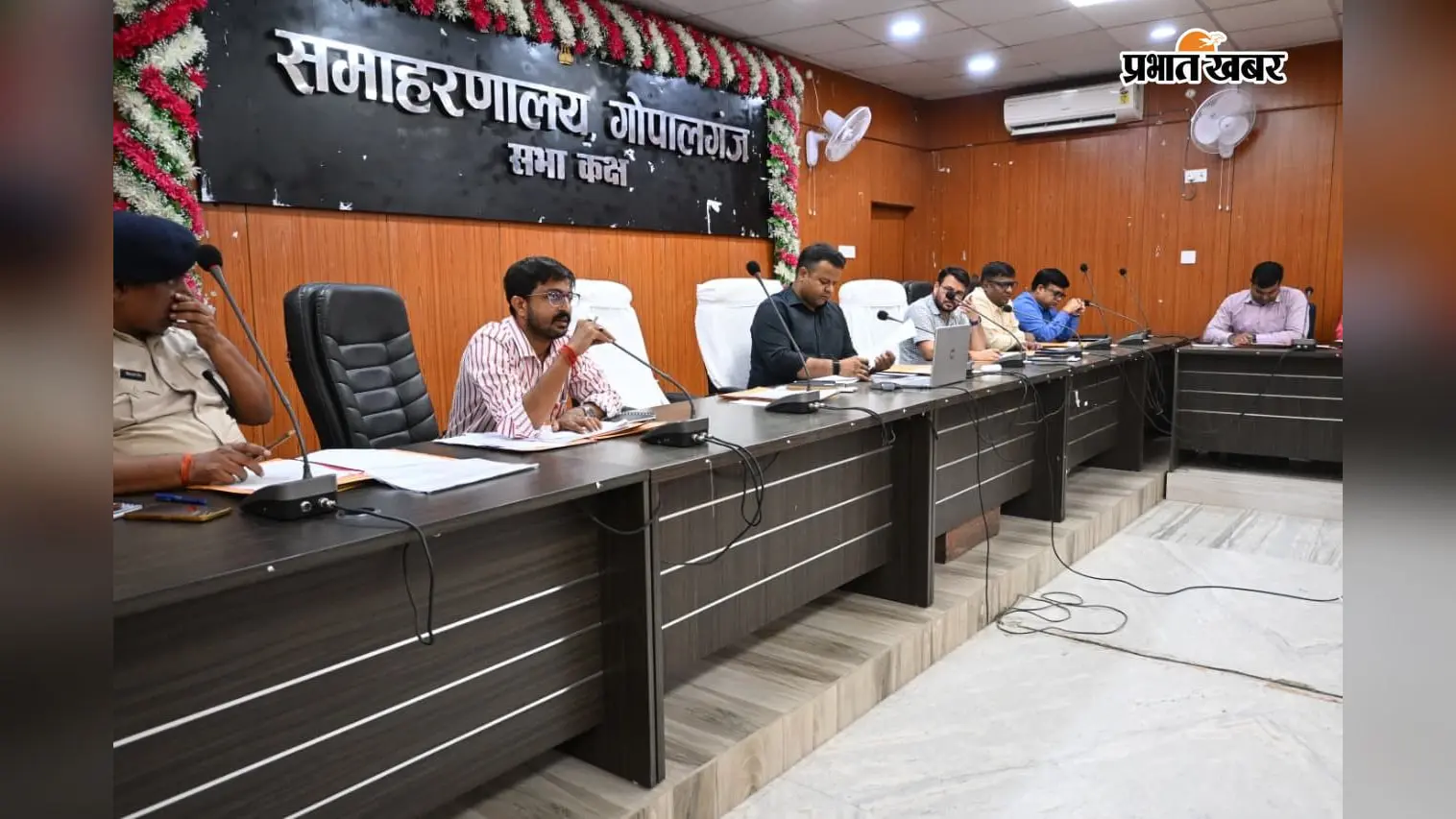 गोपालगंज में मद्यनिषेध के 27,629 लीटर से अधिक शराब के मामले लंबित, डीएम ने त्वरित निष्पादन का दिया निर्देश