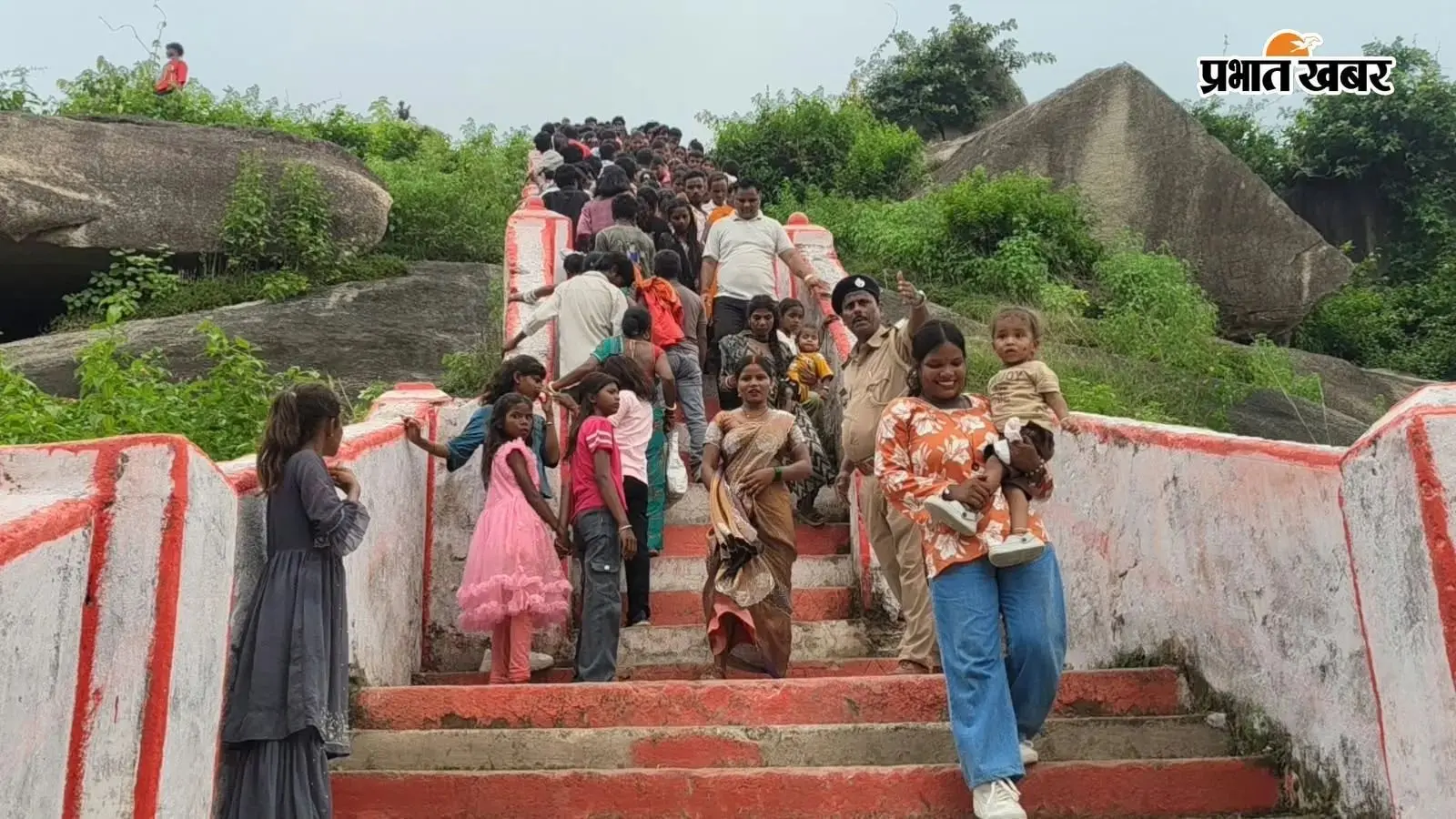 लोमष ऋषि पहाड़ी पर सावन पूर्णिमा मेले का समापन, हजारों श्रद्धालुओं ने की पूजा-अर्चना