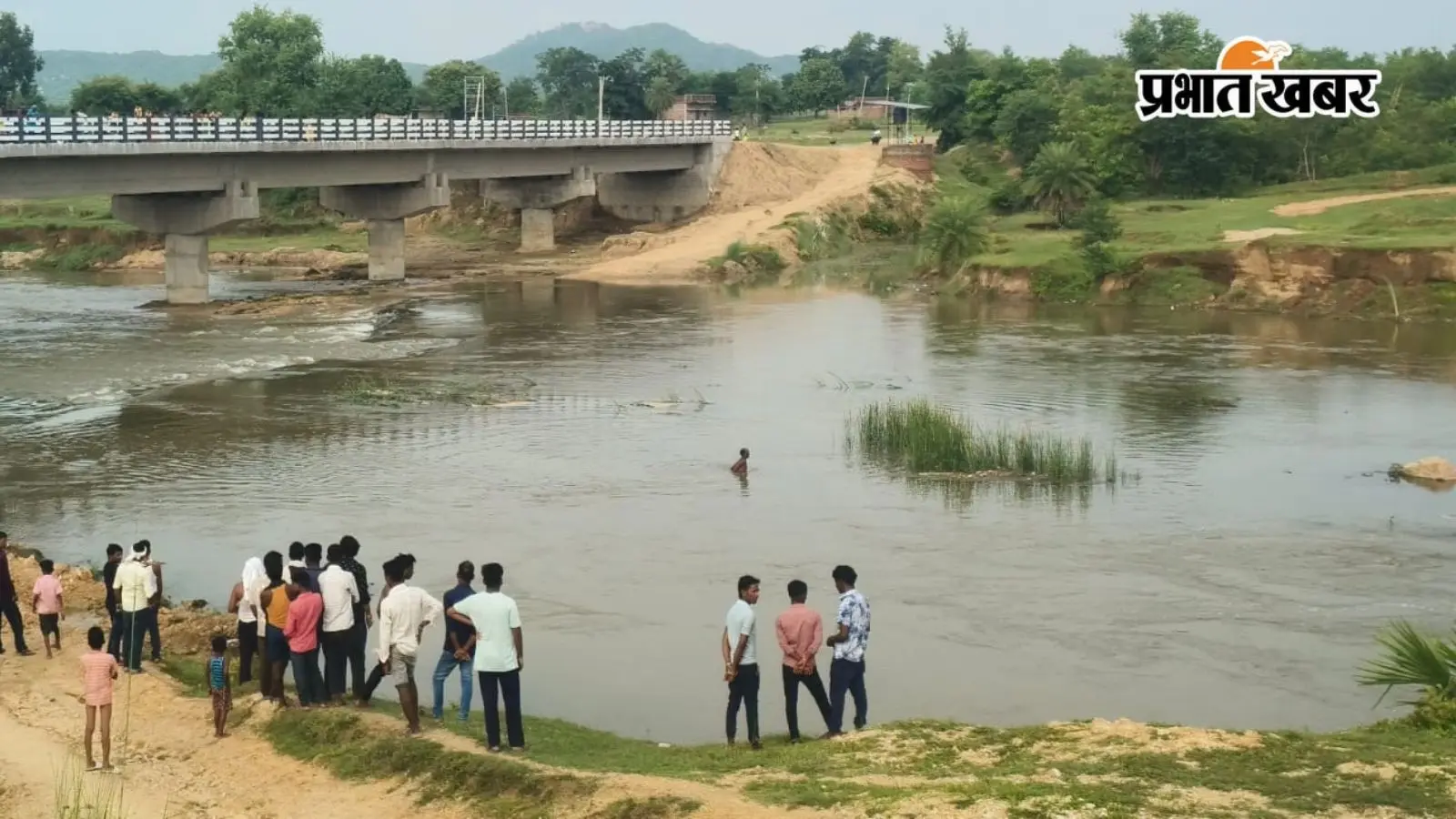 औरंगाबाद के बटाने नदी में डूबने से दो युवक लापता, पिकनिक मनाने पहुंचे तीन युवकों में एक को बचाया गया