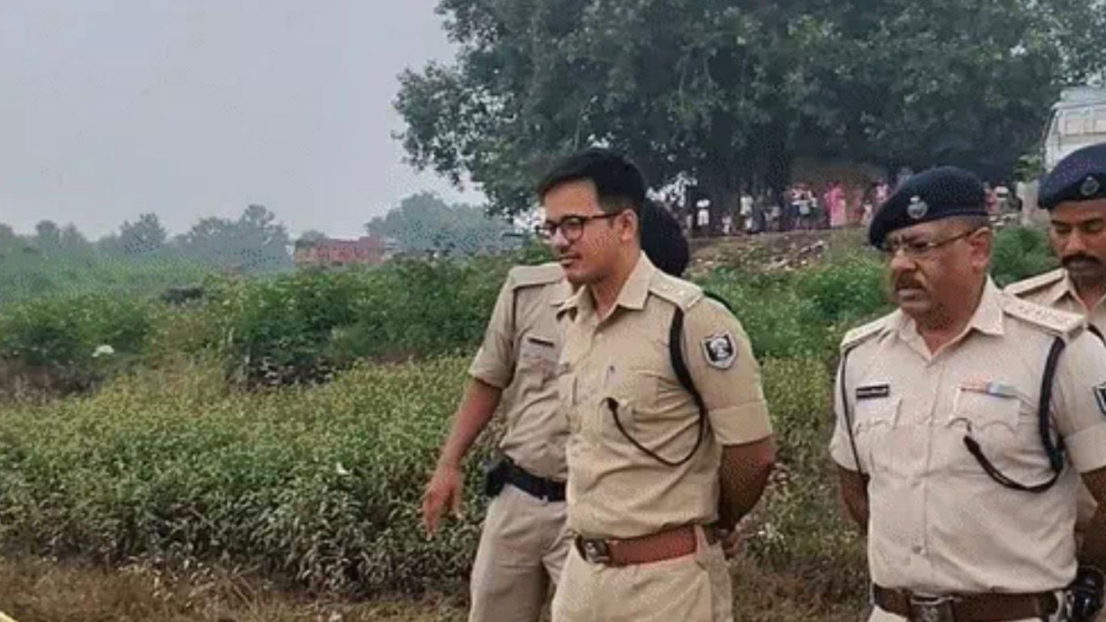मामले की जांच करती पुलिस