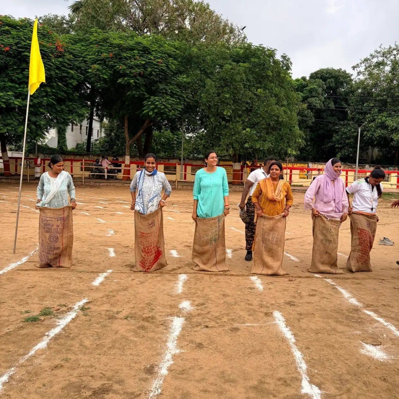 सैक रेस में दिखा जोश और जीत का जुनून
