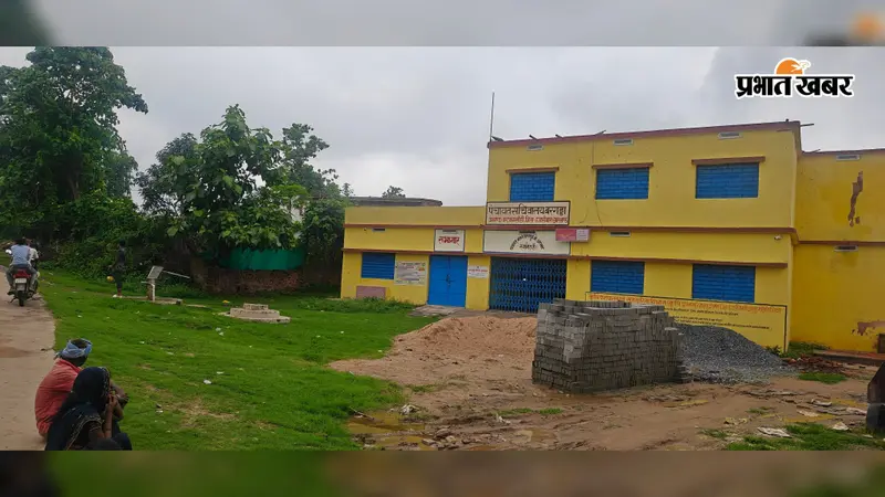सरकारी जमीन से अतिक्रमण हटाने के लिए ग्रामीणों ने डीसी से लगाई गुहार