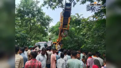 हाइवा की चपेट में आने से औरंगाबाद में वृद्ध की मौत, मुआवजे की मांग पर आक्रोशित लोगों ने किया सड़क जाम