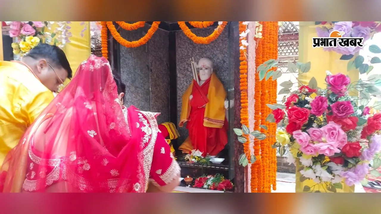 गोपालगंज के मीरगंज में संत नरहरि दास का जन्मोत्सव, शोभायात्रा में गूंजे ‘जय कुलगुरु’ के नारे