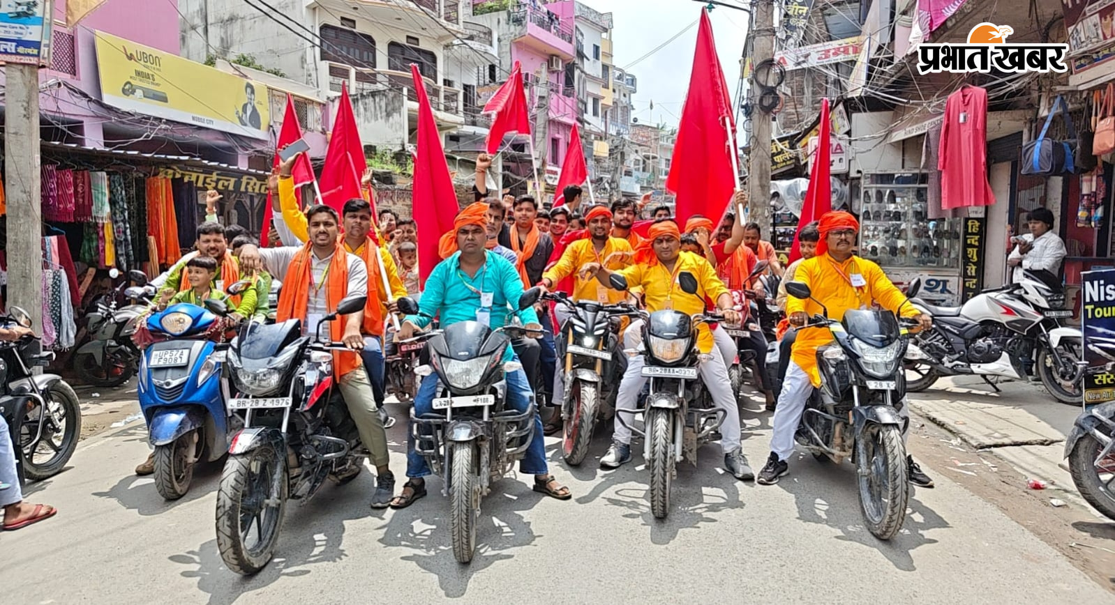 853 नहरी दास का पुजा करते श्रद्धालु 4855 मीरगंज में शोभा यात्रा निकलते स्थानीय लोग 4877 संत शिरोमणि नरहरी दास की पुजा में शामिल श्रद्धालु | Prabhat Khabar Network