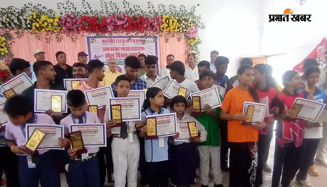 छपरा में सम्मानित हुए मढ़ौरा के खिलाड़ी, मोमेंटो और प्रशस्ति पत्र से बढ़ा उत्साह